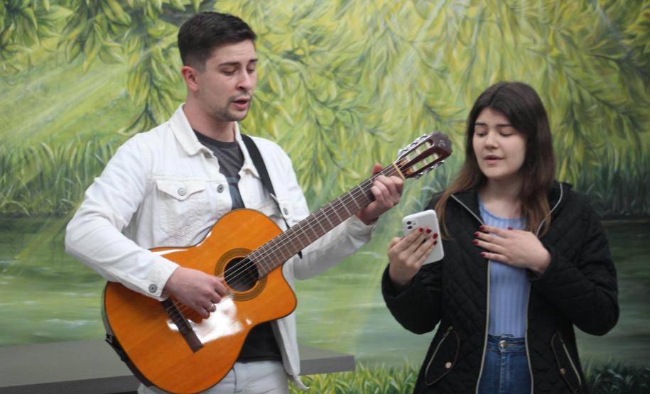 Comunidade acadêmica da Unioeste presta homenagens às vítimas do voo 2283