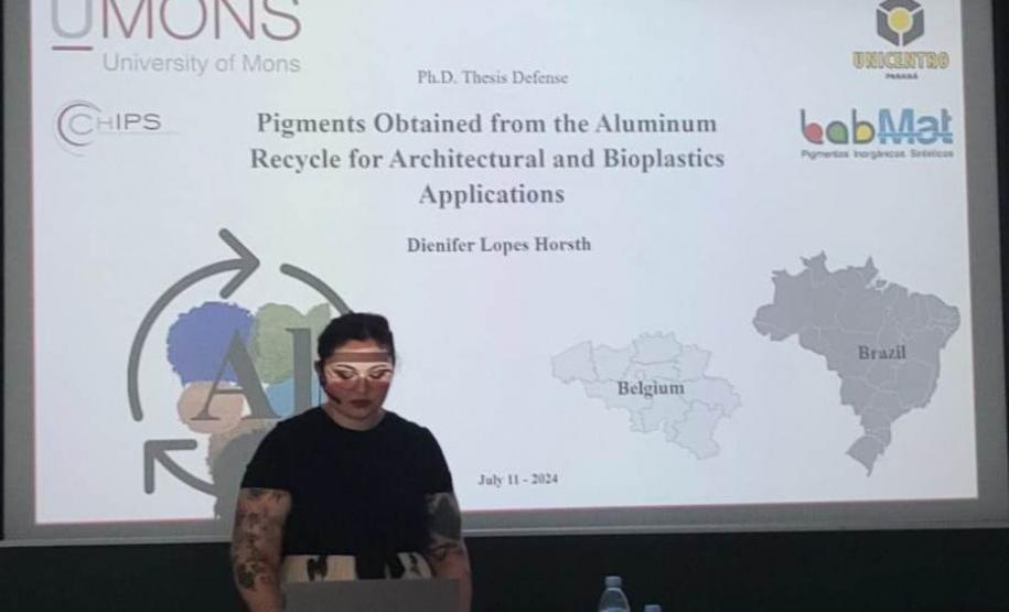 Pesquisadora da Unicentro inova com transformação de resíduo de alumínio como base em tratamento de água e pigmento para indústria