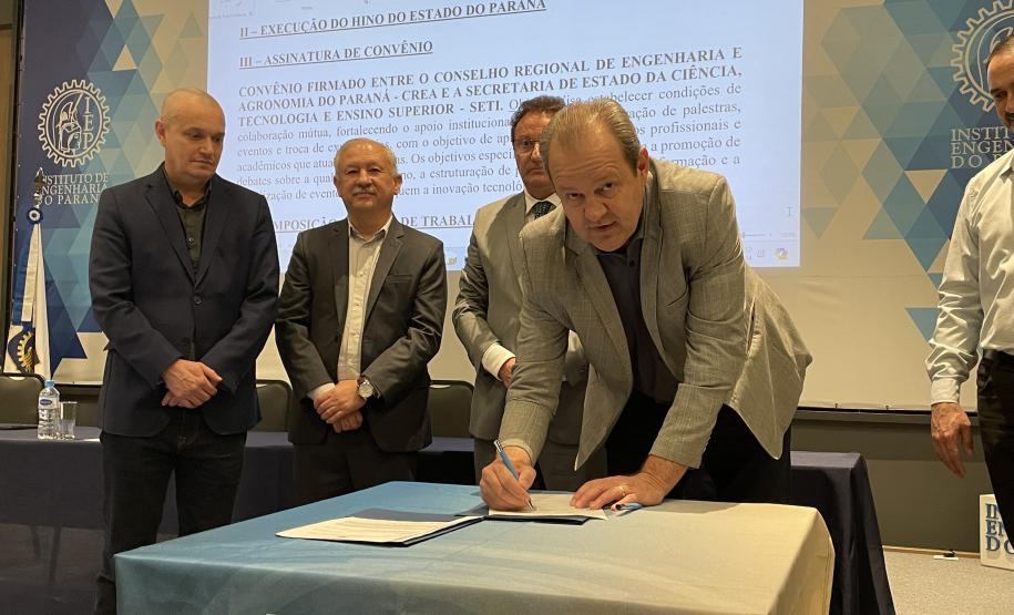 Governo renova parceria com o Crea-PR para formação profissional e acadêmica