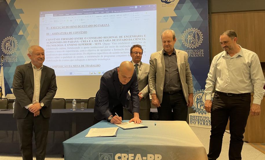 Governo renova parceria com o Crea-PR para formação profissional e acadêmica