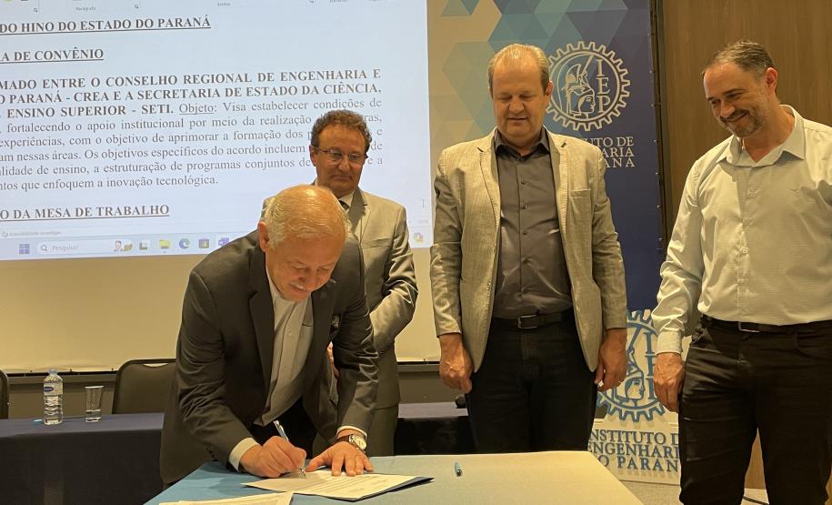 Governo renova parceria com o Crea-PR para formação profissional e acadêmica