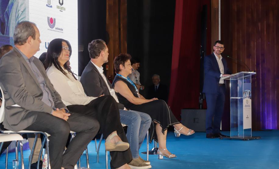 Estado viabiliza com o Google qualificação em IA para alunos das universidades estaduais