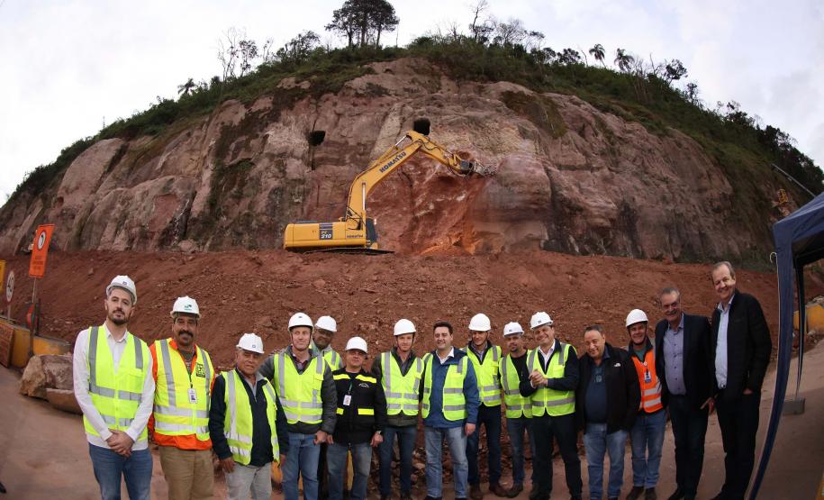 Governador vistoria obras para conter desmoronamentos em rodovias de União da Vitória