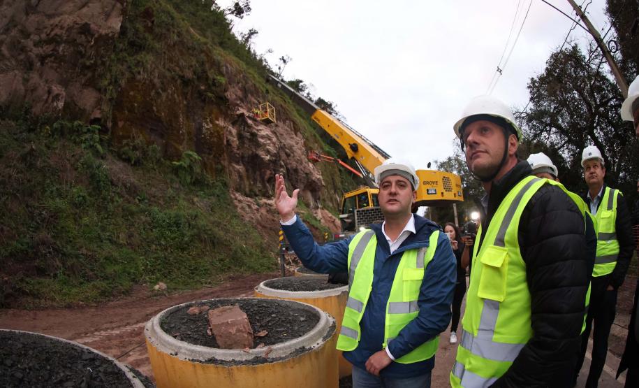 Governador vistoria obras para conter desmoronamentos em rodovias de União da Vitória
