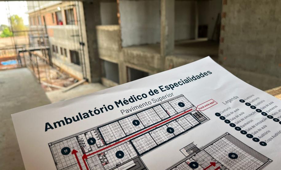 Secretários estaduais vistoriam obras do primeiro AME Universitário do país