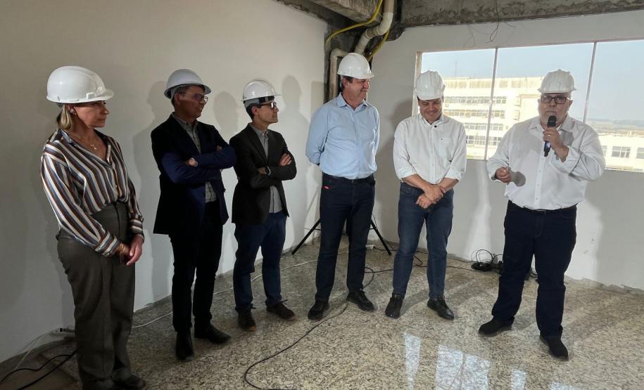 Secretários estaduais vistoriam obras do primeiro AME Universitário do país