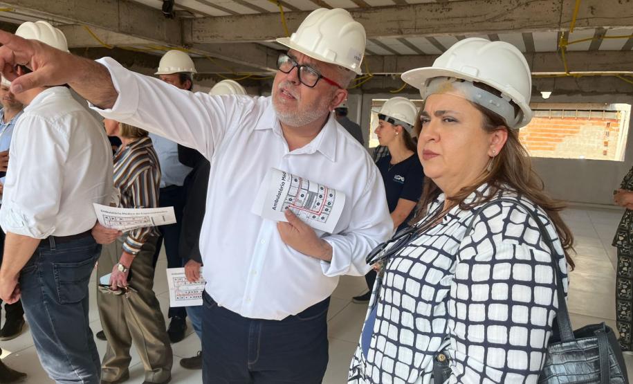 Secretários estaduais vistoriam obras do primeiro AME Universitário do país