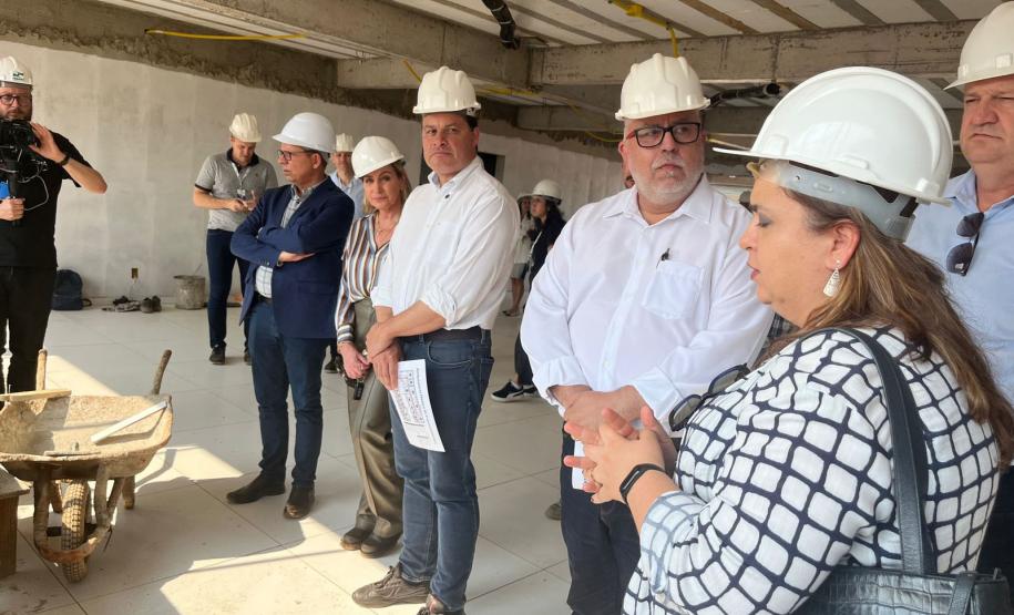 Secretários estaduais vistoriam obras do primeiro AME Universitário do país