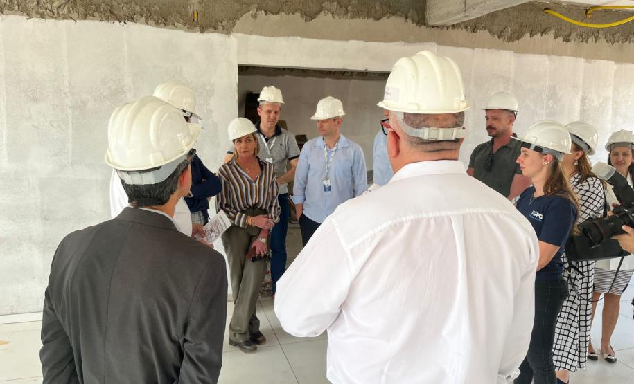 Secretários estaduais vistoriam obras do primeiro AME Universitário do país