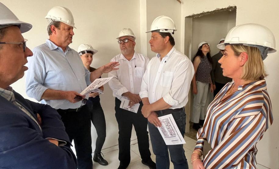 Secretários estaduais vistoriam obras do primeiro AME Universitário do país