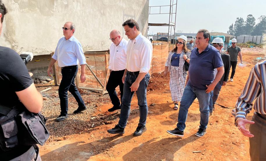 Secretários estaduais vistoriam obras do primeiro AME Universitário do país