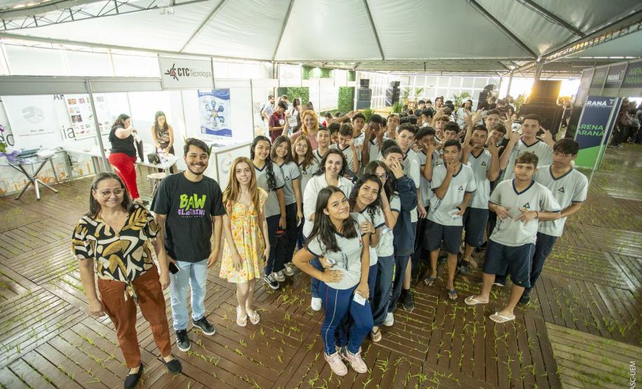 Pavilhão científico reúne milhares de visitantes e abre Paraná Faz Ciência na UEM