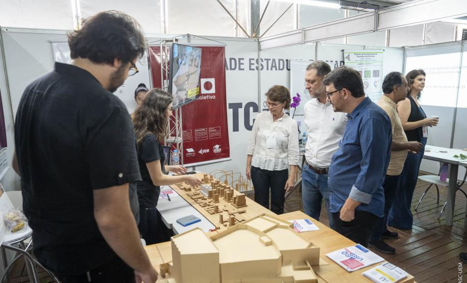 Pavilhão científico reúne milhares de visitantes e abre Paraná Faz Ciência na UEM