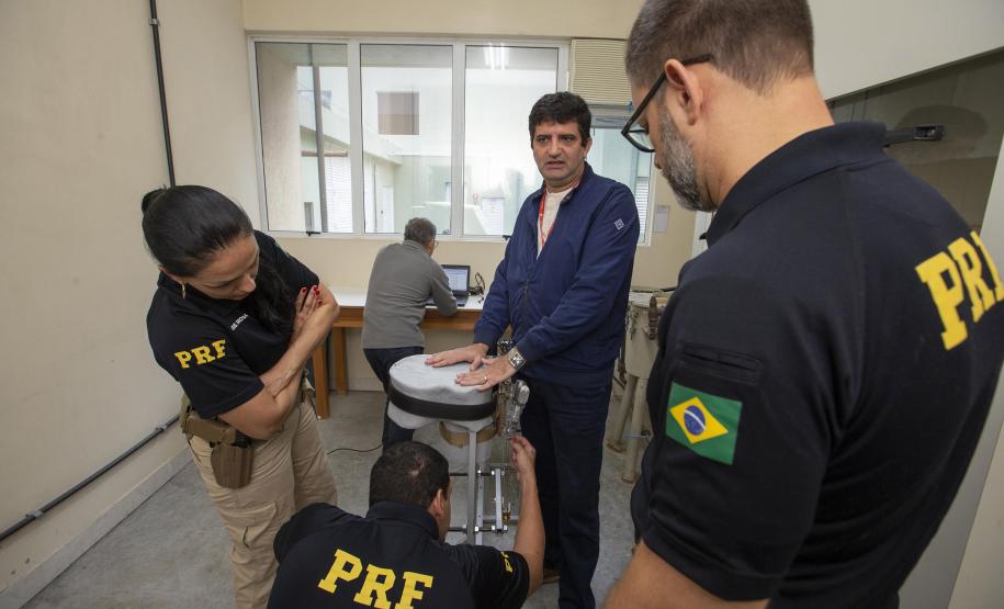 Tecpar desenvolve teste de segurança de coldre para licitação da PRF