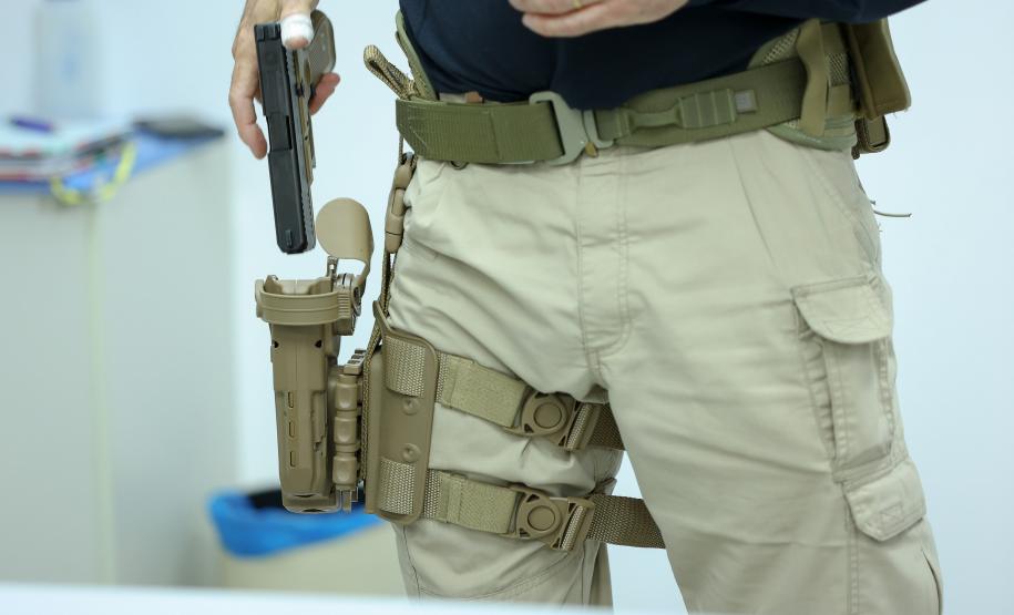 Tecpar desenvolve teste de segurança de coldre para licitação da PRF