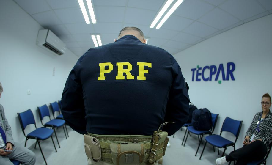 Tecpar desenvolve teste de segurança de coldre para licitação da PRF