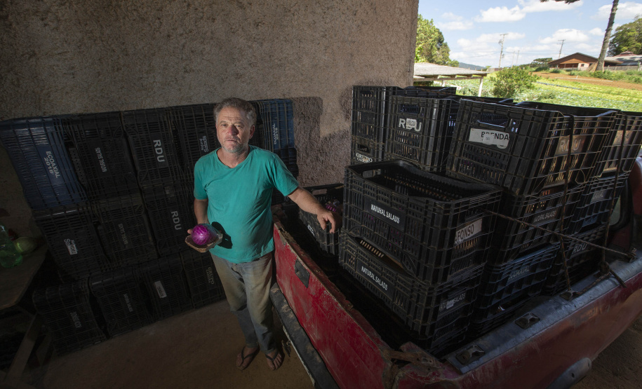 SÃO JOSÉ DOS PINHAIS (BRASIL), 25/10/2024; O produtor de orgânicos Luiz Claudio Ravaglio da Rocha que é certificado pelo TECPAR, Paraná, Brasil.