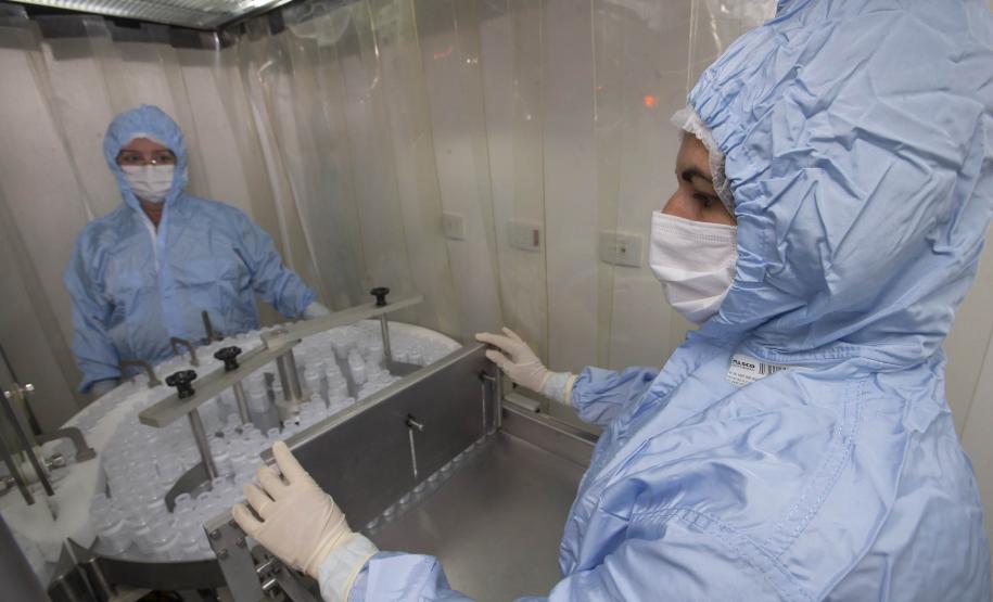 Tecpar moderniza laboratório de vacina antirrábica para ampliar capacidade de produção