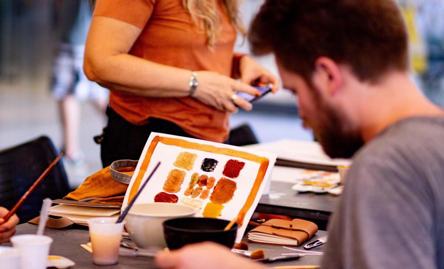 MAC-PR promove oficina sobre criação de pigmentos naturais com plantas nativas