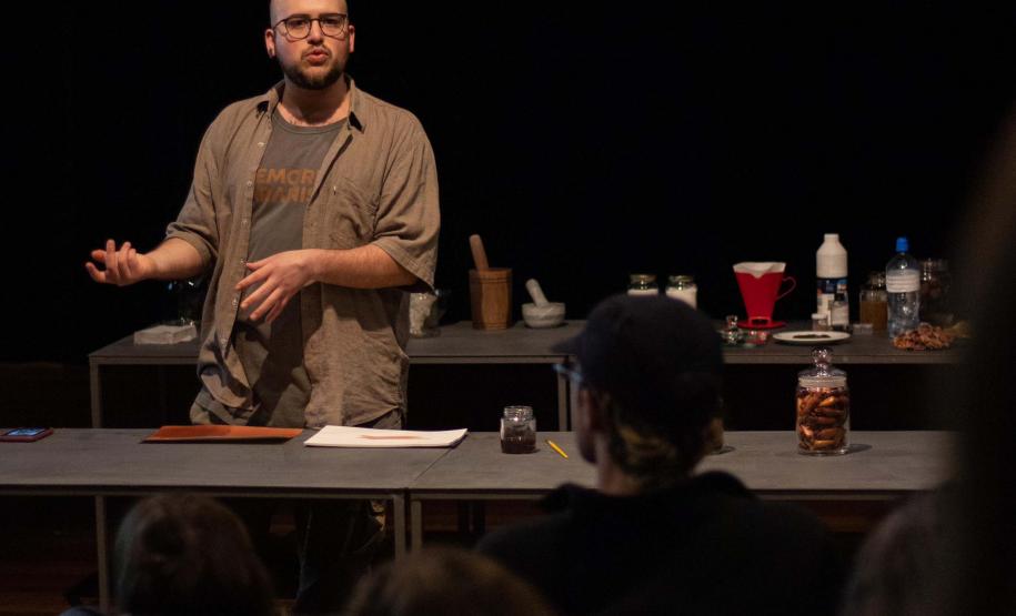 MAC-PR promove oficina sobre criação de pigmentos naturais com plantas nativas