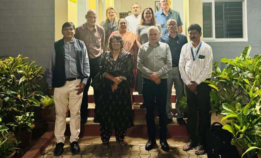 Paraná firma parceria com associação indiana para desenvolvimento da sericultura