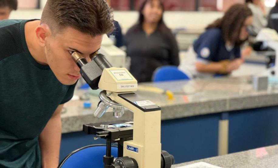 Rota da Inovação leva mais de 400 alunos da rede estadual para conhecer ambientes inovadores