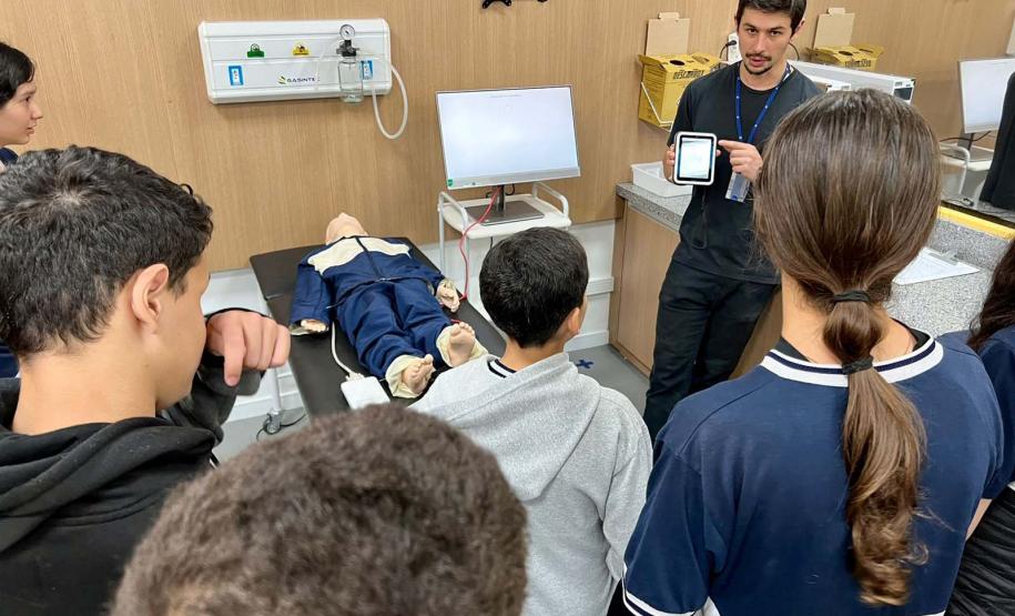 Rota da Inovação leva mais de 400 alunos da rede estadual para conhecer ambientes inovadores