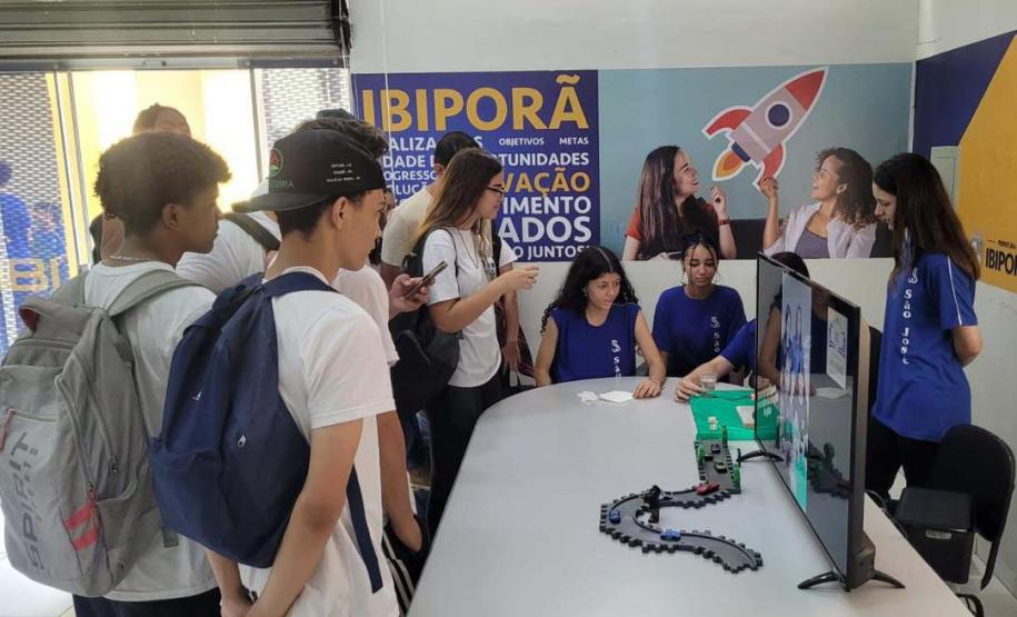 Rota da Inovação leva mais de 400 alunos da rede estadual para conhecer ambientes inovadores