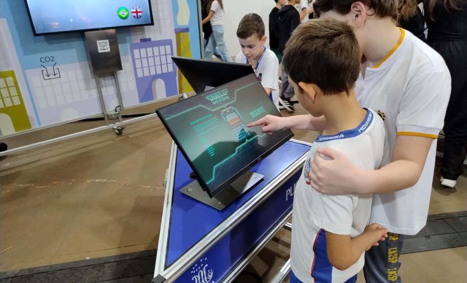 Rota da Inovação leva mais de 400 alunos da rede estadual para conhecer ambientes inovadores