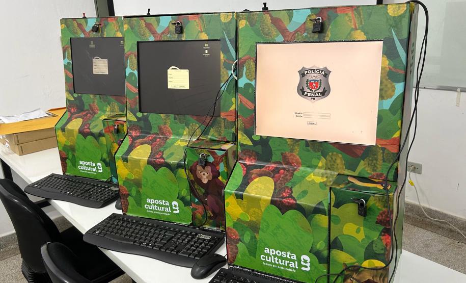 Estudantes e professores da UEL adaptam máquinas caça-níqueis para fins educativos