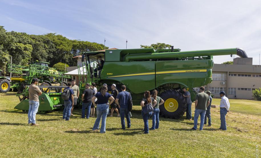 Máquinas agrícolas permitem aos alunos da UEM imersão em inovação tecnológica