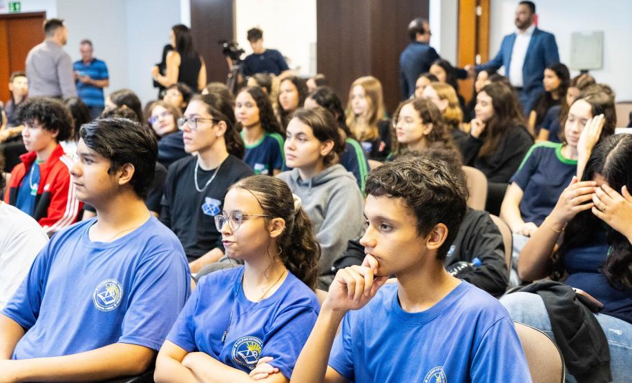 Governo lança Aprova Paraná Universidades para ampliar acesso ao Ensino Superior