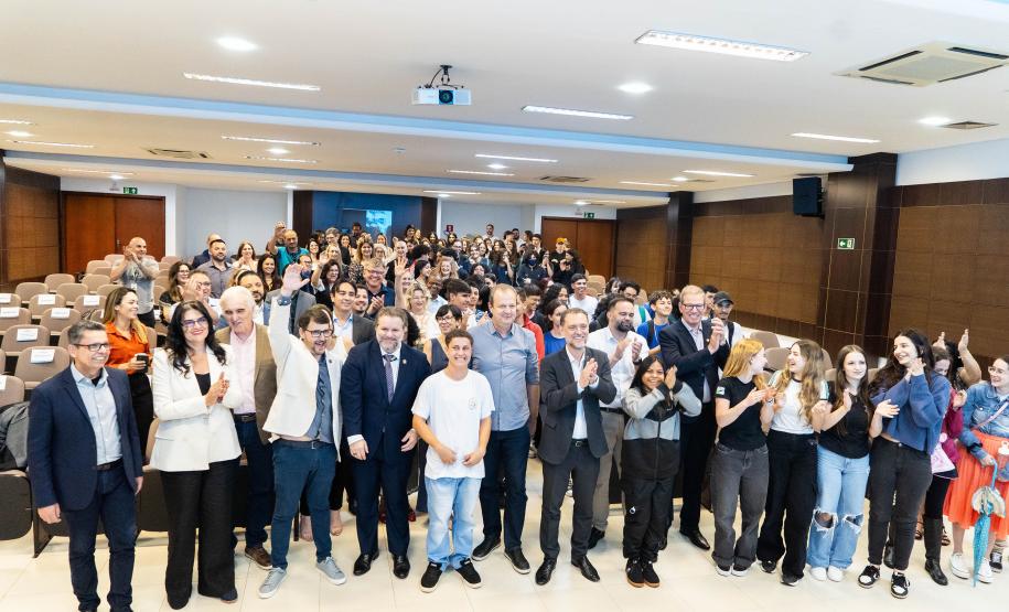 Governo lança Aprova Paraná Universidades para ampliar acesso ao Ensino Superior