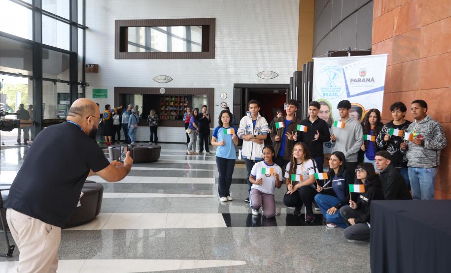 Ganhando o Mundo: 1,3 mil alunos passam pela preparação final antes do intercâmbio