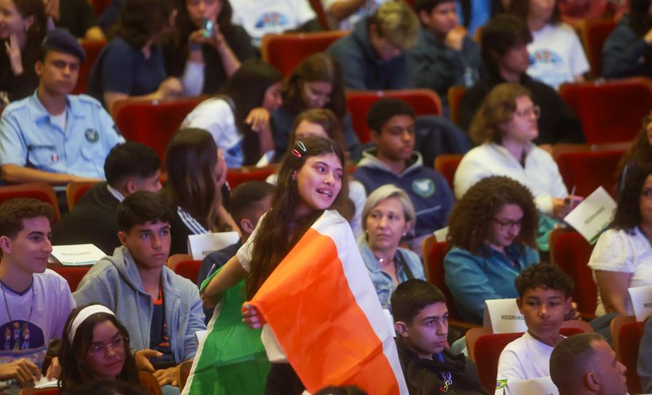 Ganhando o Mundo: 1,3 mil alunos passam pela preparação final antes do intercâmbio