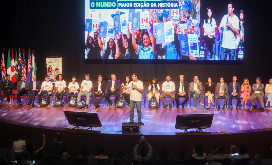 Ganhando o Mundo: 1,3 mil alunos passam pela preparação final antes do intercâmbio