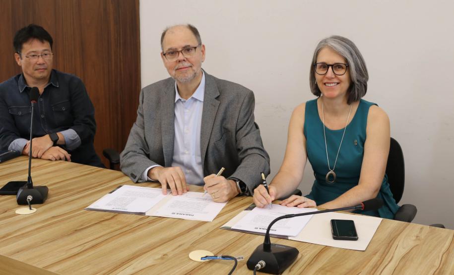 Estado anuncia R$ 10,8 milhões para infraestrutura de tecnologia na UEL e Hospital Universitário