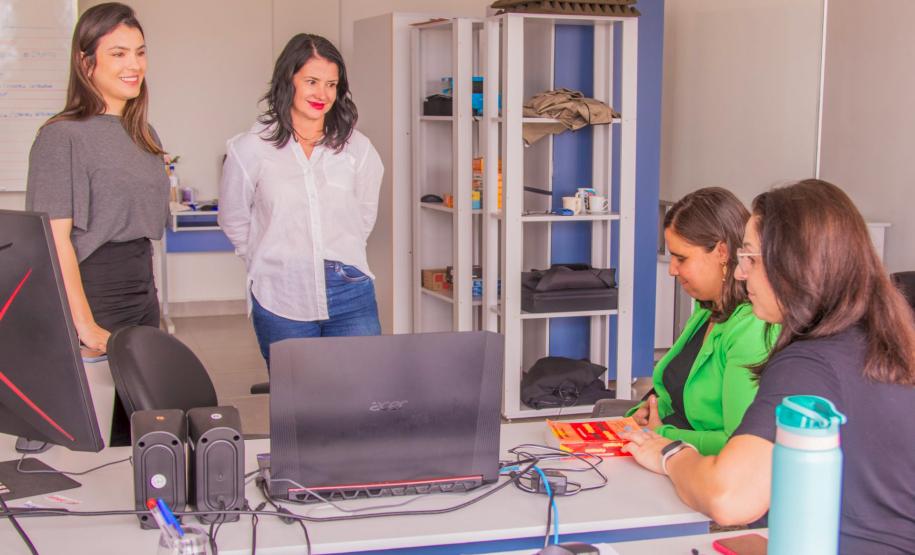 Inédito: aluna com deficiência visual faz prova de proficiência em língua estrangeira na UEPG