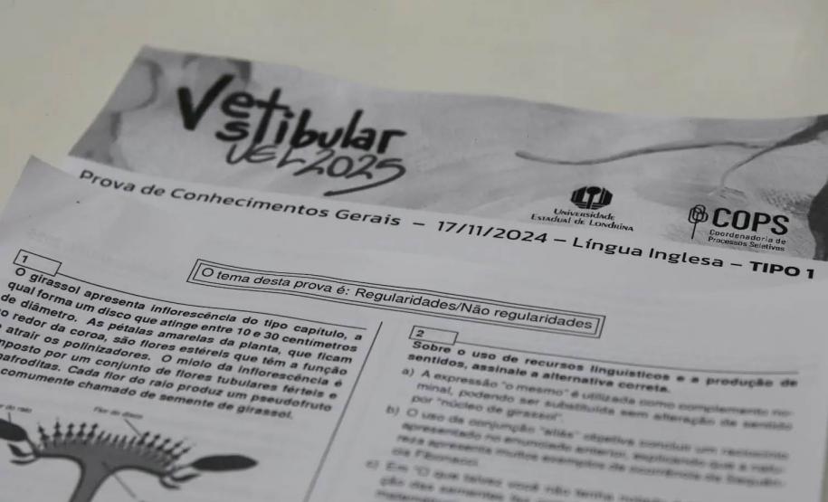 Vestibular 2025 da UEL reuniu milhares de jovens no domingo; provas seguem nesta segunda