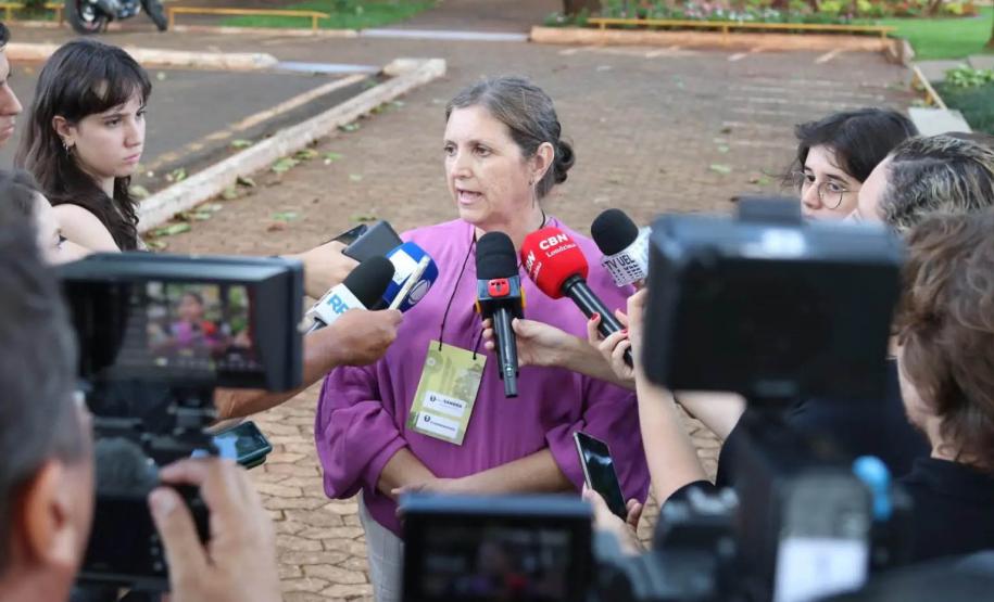 Vestibular 2025 da UEL reuniu milhares de jovens no domingo; provas seguem nesta segunda