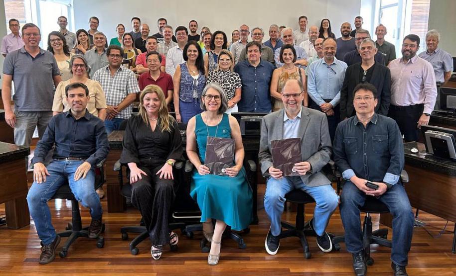 Estado anuncia R$ 10,8 milhões para infraestrutura de tecnologia na UEL e Hospital Universitário