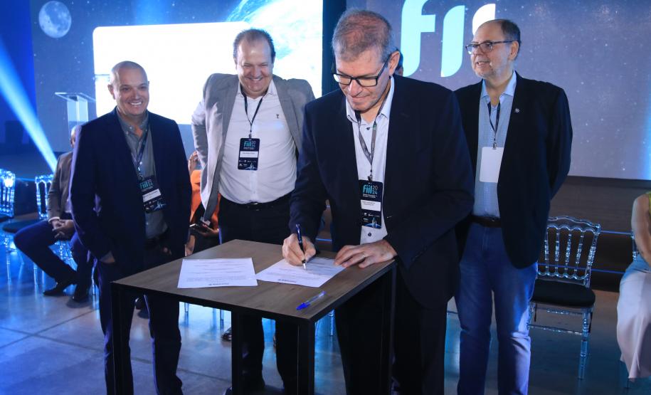 Paraná lança editais para capacitar empreendedores e expandir conectividade em ambientes de inovação