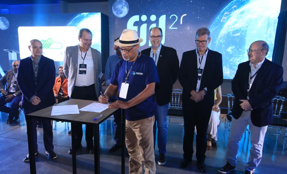 Paraná lança editais para capacitar empreendedores e expandir conectividade em ambientes de inovação