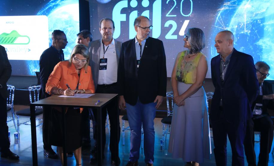 Paraná lança editais para capacitar empreendedores e expandir conectividade em ambientes de inovação