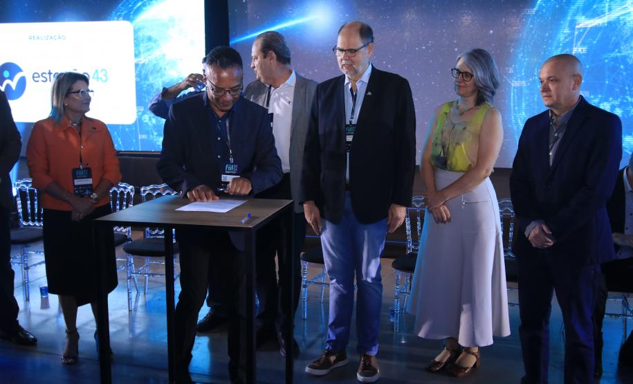 Paraná lança editais para capacitar empreendedores e expandir conectividade em ambientes de inovação