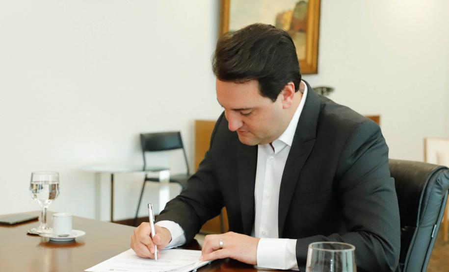 Governador sanciona ampliação e reajuste do auxílio-alimentação para servidores