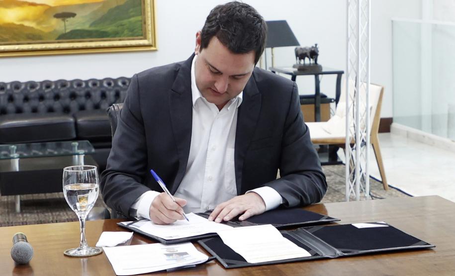 Governador sanciona ampliação e reajuste do auxílio-alimentação para servidores