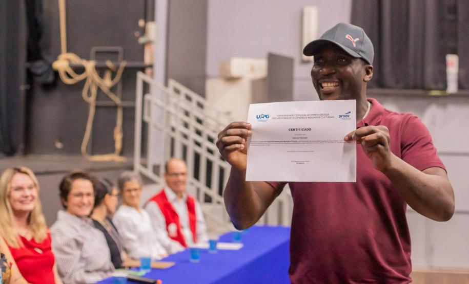 UEPG forma mais uma turma de imigrantes no curso de Língua Portuguesa