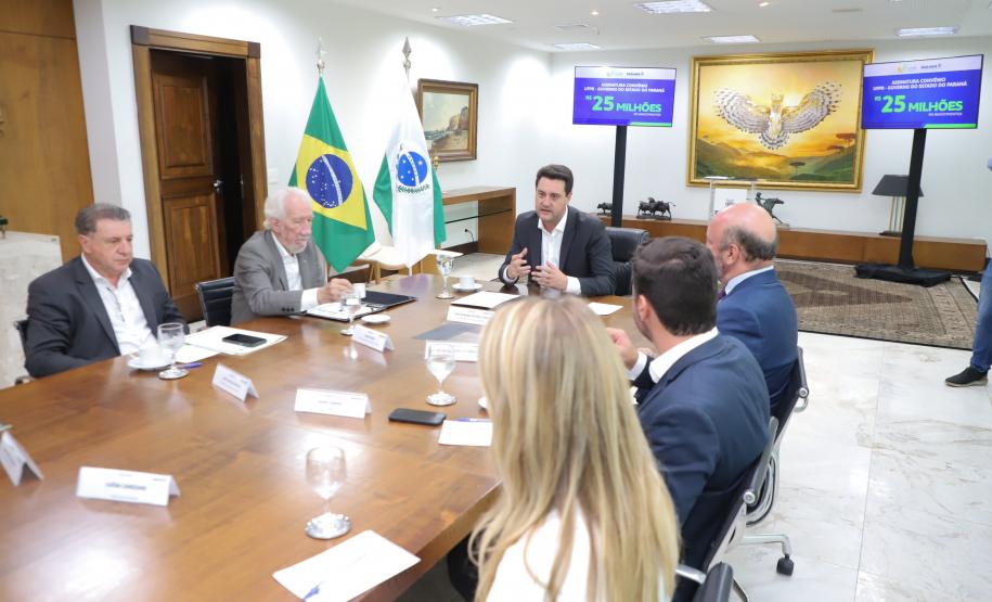 O governador Carlos Massa Ratinho Junior assinou nesta segunda-feira (02) o convênio entre o Governo do Estado e a Universidade Federal do Paraná (UFPR) para construção da sede própria da instituição em Jandaia do Sul, no Vale do Ivaí.