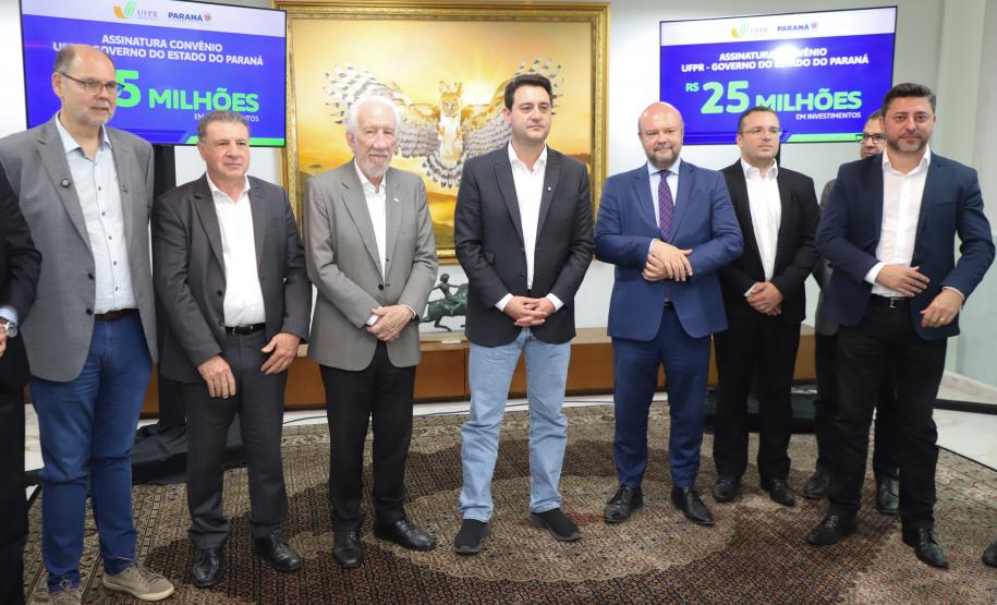 O governador Carlos Massa Ratinho Junior assinou nesta segunda-feira (02) o convênio entre o Governo do Estado e a Universidade Federal do Paraná (UFPR) para construção da sede própria da instituição em Jandaia do Sul, no Vale do Ivaí.